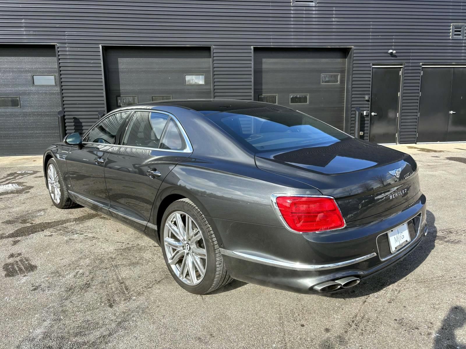 Used 2022 Bentley Flying Spur V8 AWD/4WD image 3