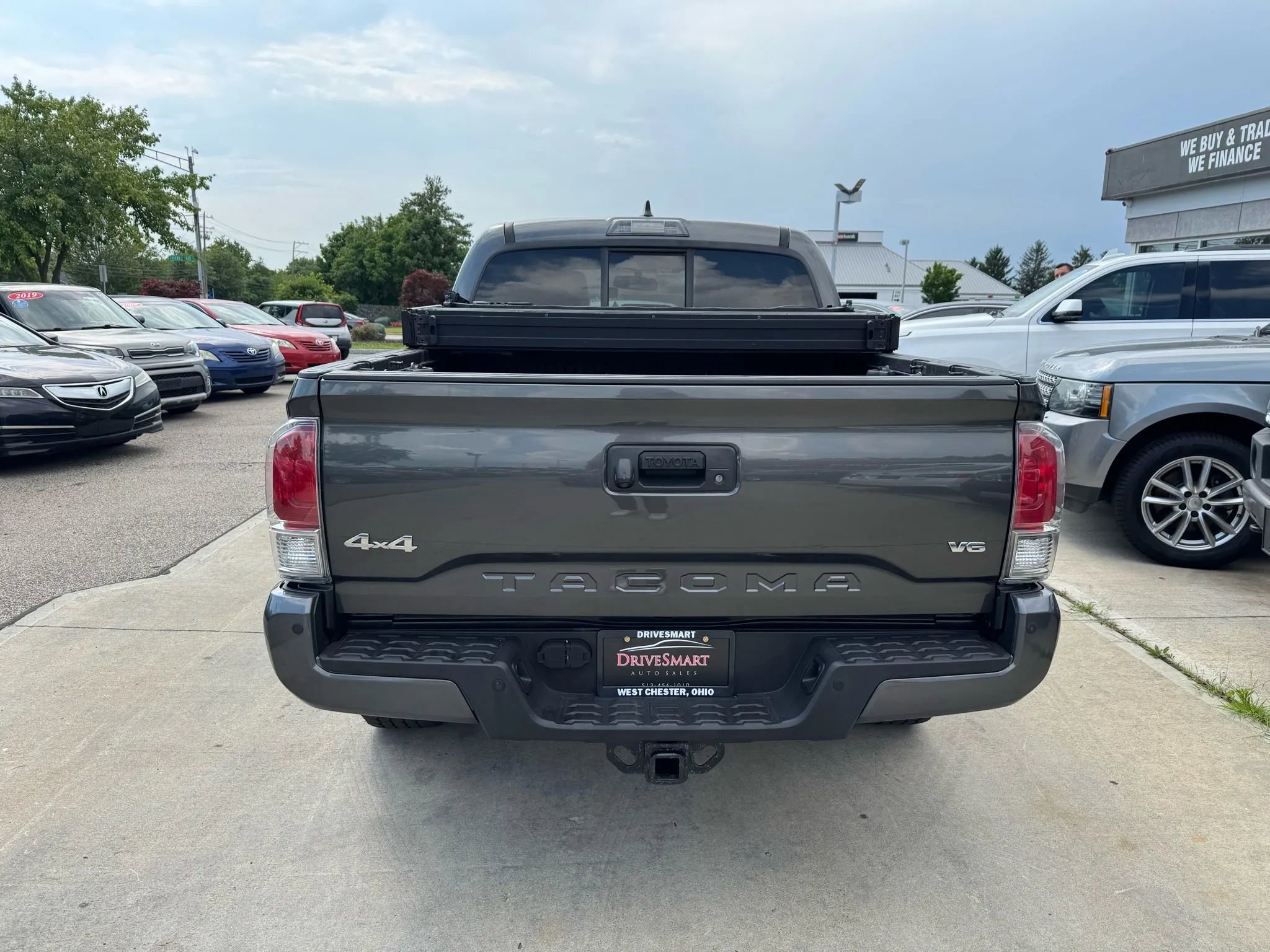 Used 2016 Toyota Tacoma Limited w/ Towing Package AWD/4WD image 5