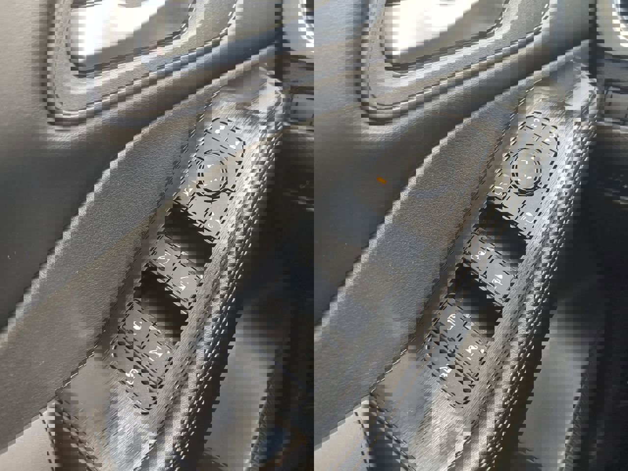 Used 2024 Nissan Rogue SV image 18