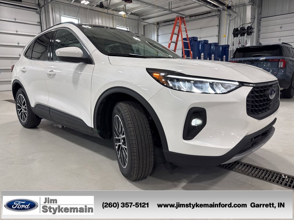 New 2025 Ford Escape SE w/ Class II Trailer Tow Package image 12