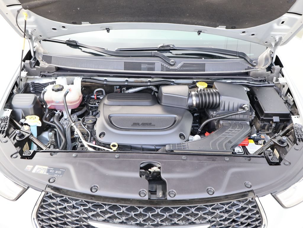 Used 2024 Chrysler Pacifica Touring-L FWD image 39