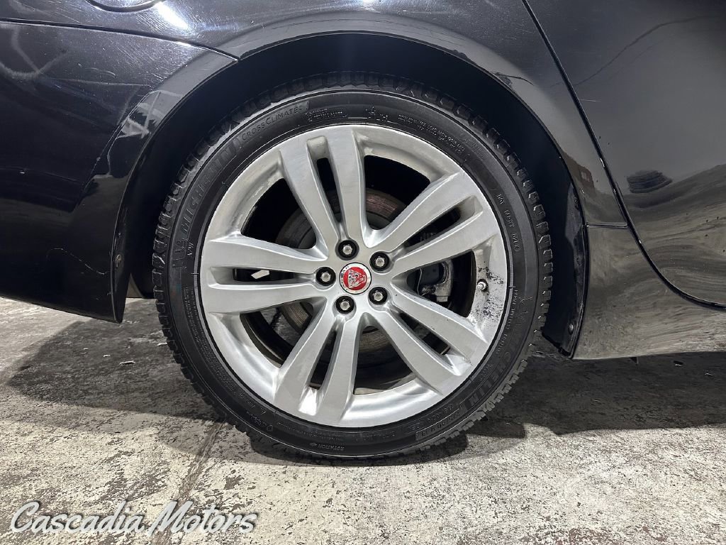 Used 2014 Jaguar XJ L Portfolio image 30