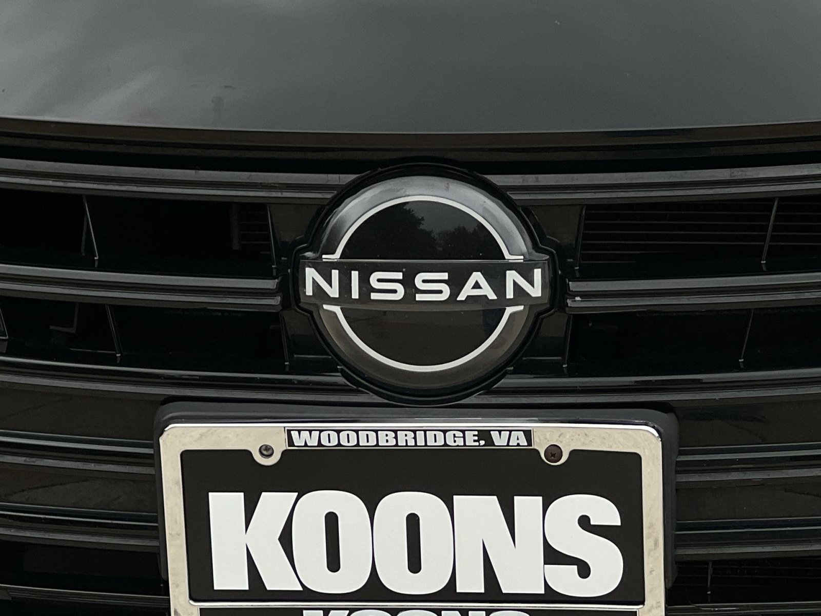 Used 2024 Nissan Versa SR FWD image 12