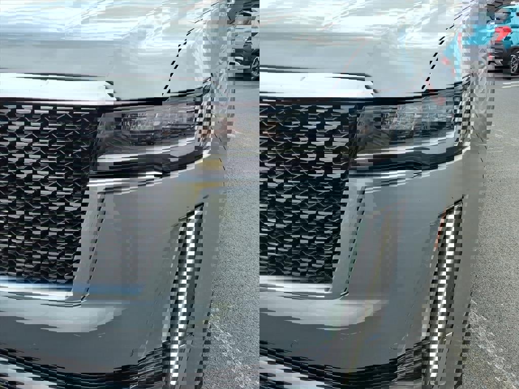 Used 2023 Cadillac Escalade Premium Luxury image 12