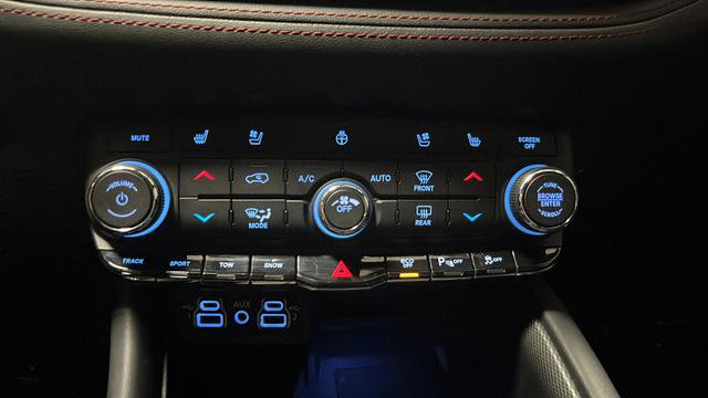 Used 2024 Dodge Durango R/T w/ Tow 'N Go Package AWD/4WD image 17