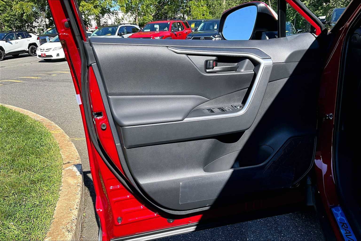 New 2025 Toyota RAV4 LE image 10