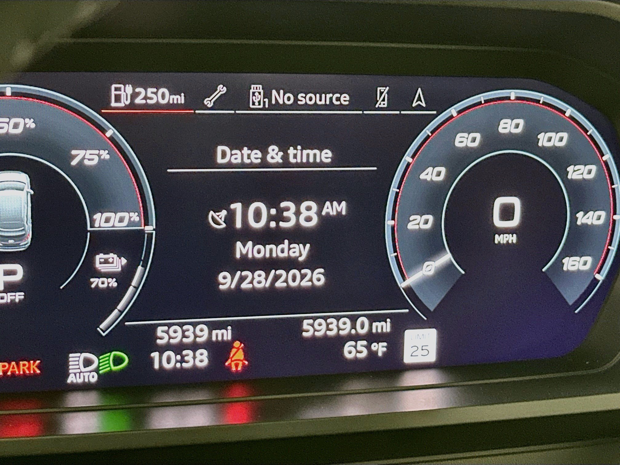 Used 2025 Audi Q4 e-tron Premium Plus w/ Premium Plus RWD image 9