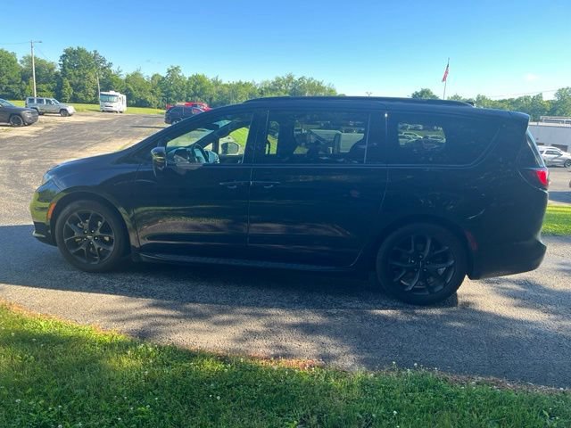 Used 2025 Chrysler Pacifica Limited FWD image 6