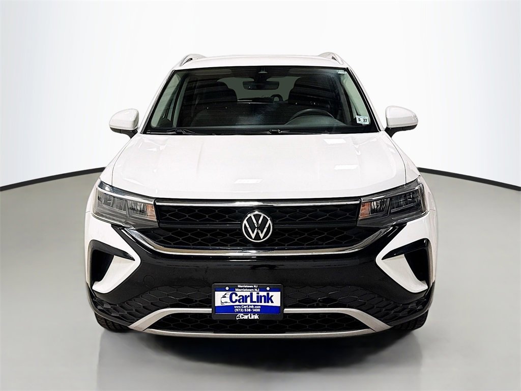 Used 2022 Volkswagen Taos SE image 2