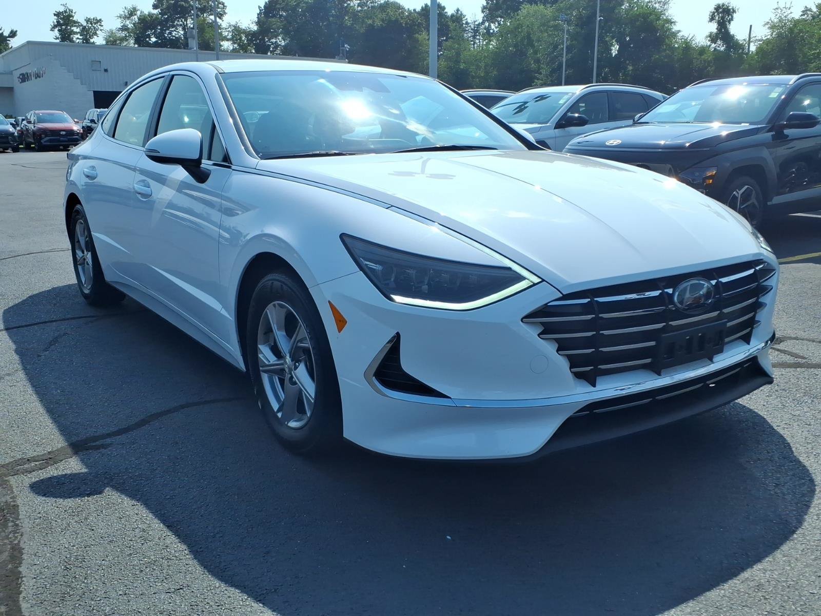 Certified 2023 Hyundai Sonata SE w/ Preferred Accessory Package FWD image 3