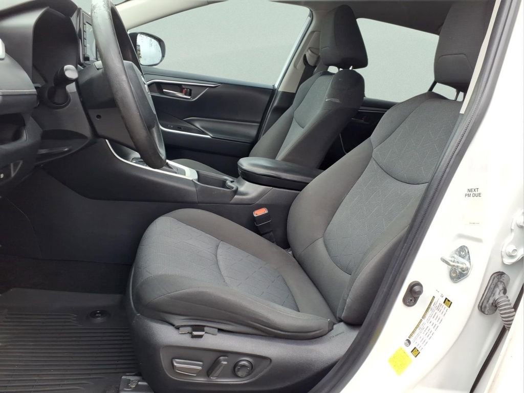 Used 2022 Toyota RAV4 XLE FWD image 12