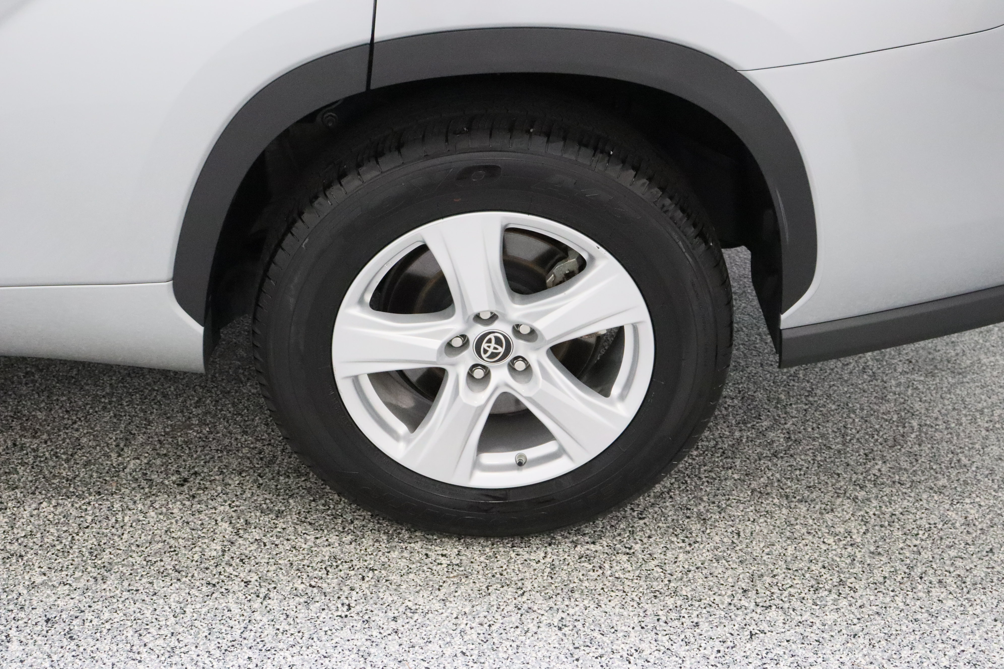 Certified 2025 Toyota Highlander LE FWD image 10