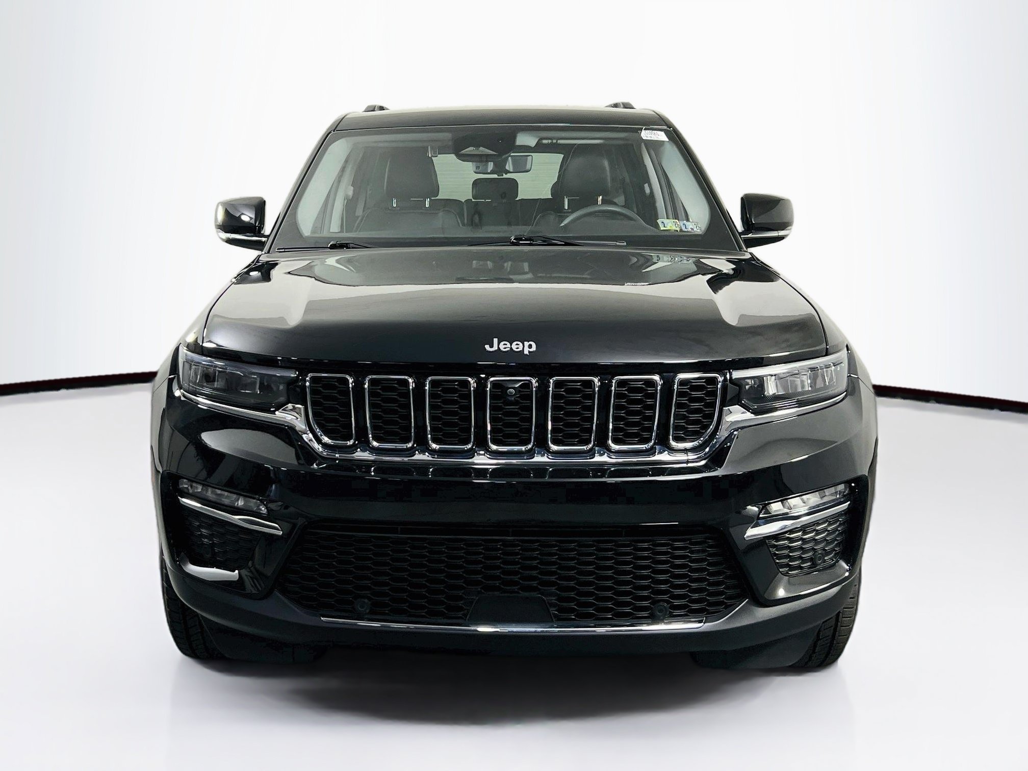 Used 2023 Jeep Grand Cherokee Limited w/ Luxury Tech Group II AWD/4WD image 2