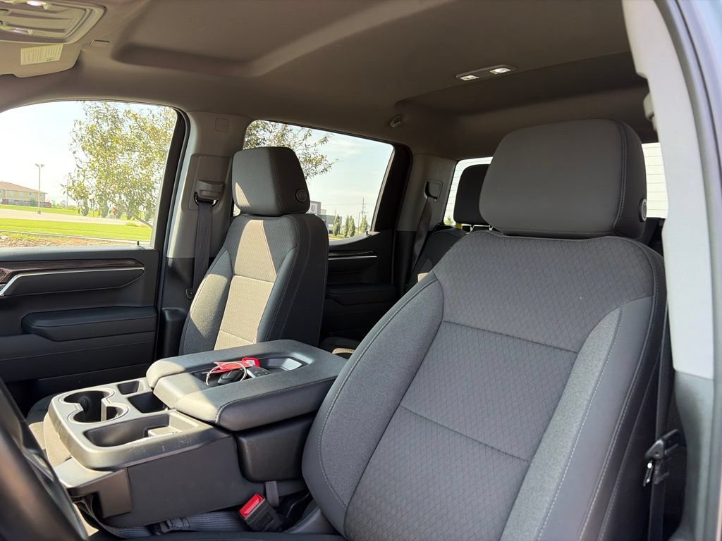 Used 2025 Chevrolet Silverado 1500 LT AWD/4WD image 47