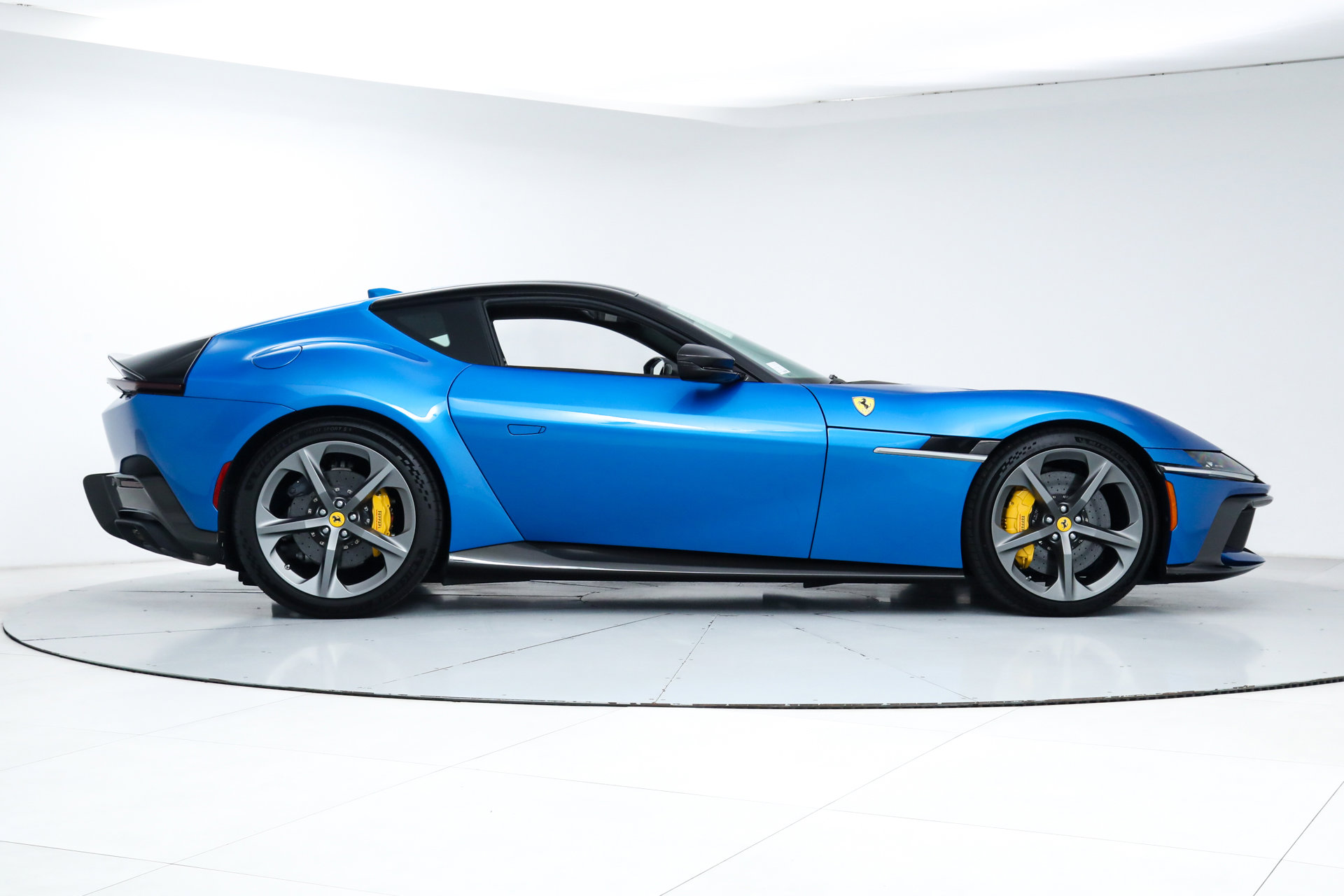 Certified 2025 Ferrari 12Cilindri RWD image 37
