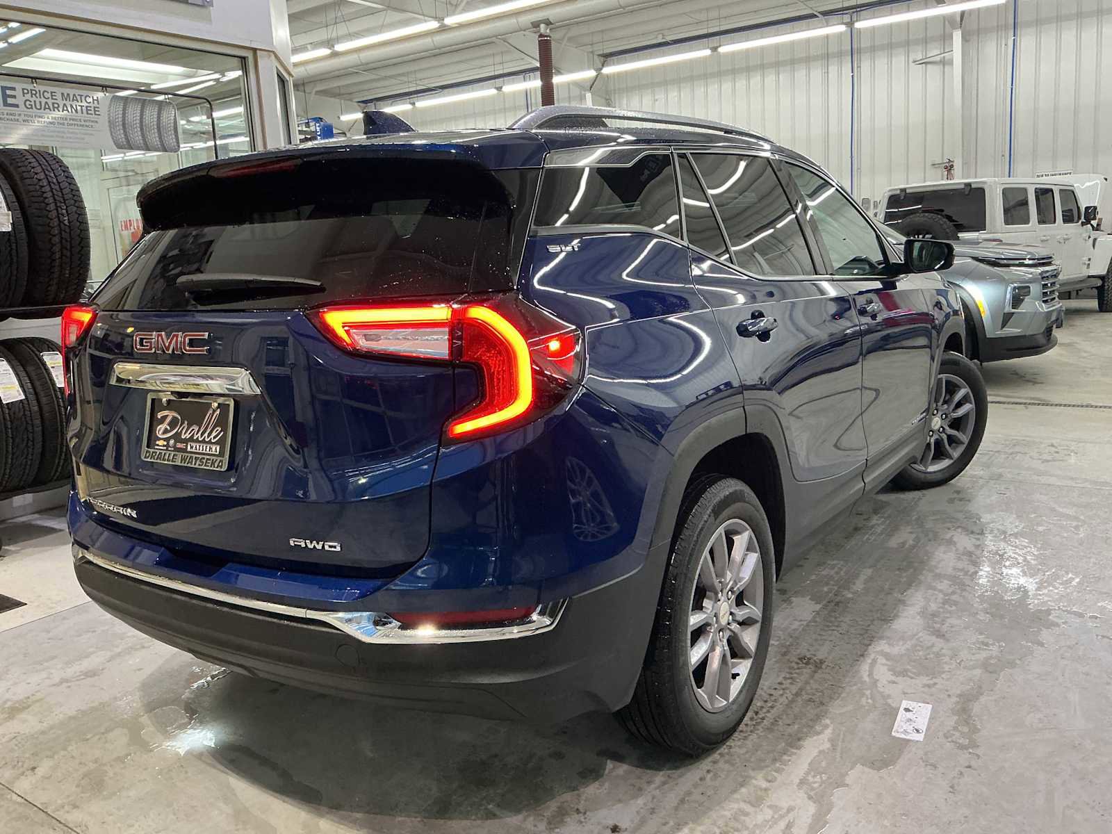 Used 2022 GMC Terrain SLT image 4