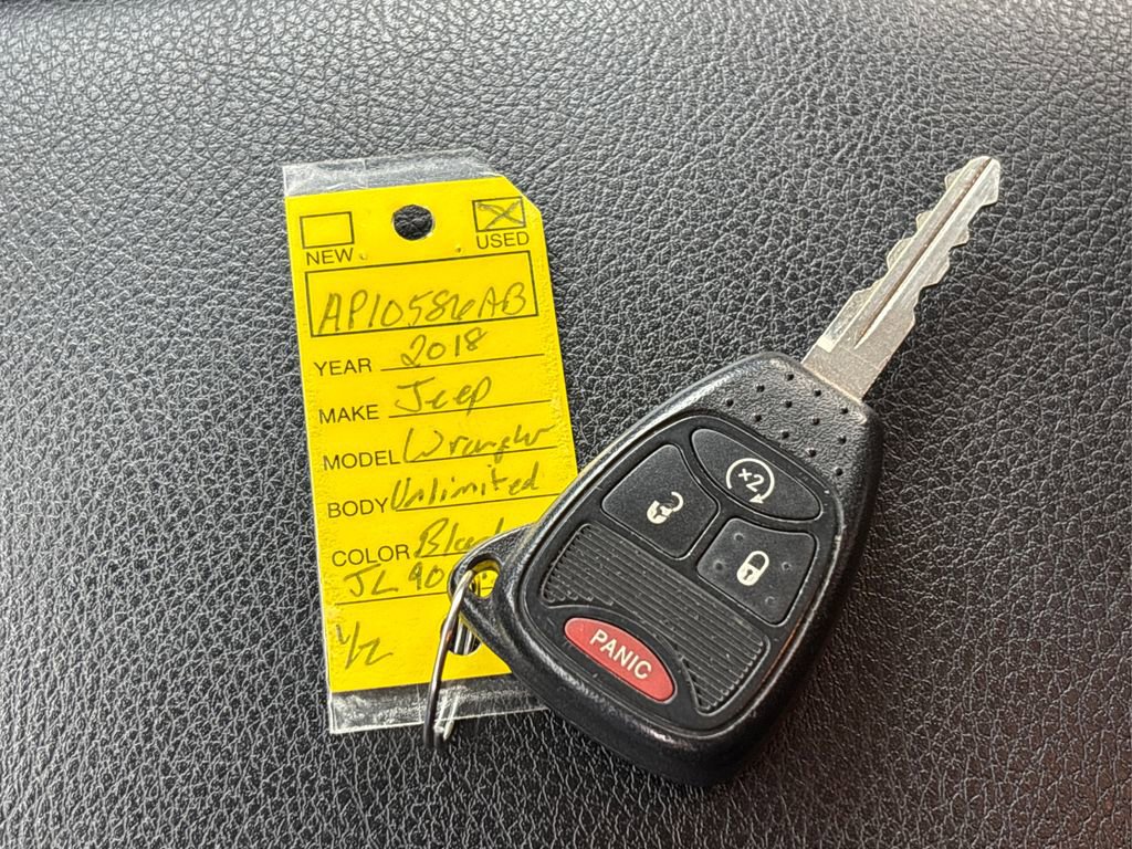 Used 2018 Jeep Wrangler Unlimited Sahara w/ Connectivity Group image 24