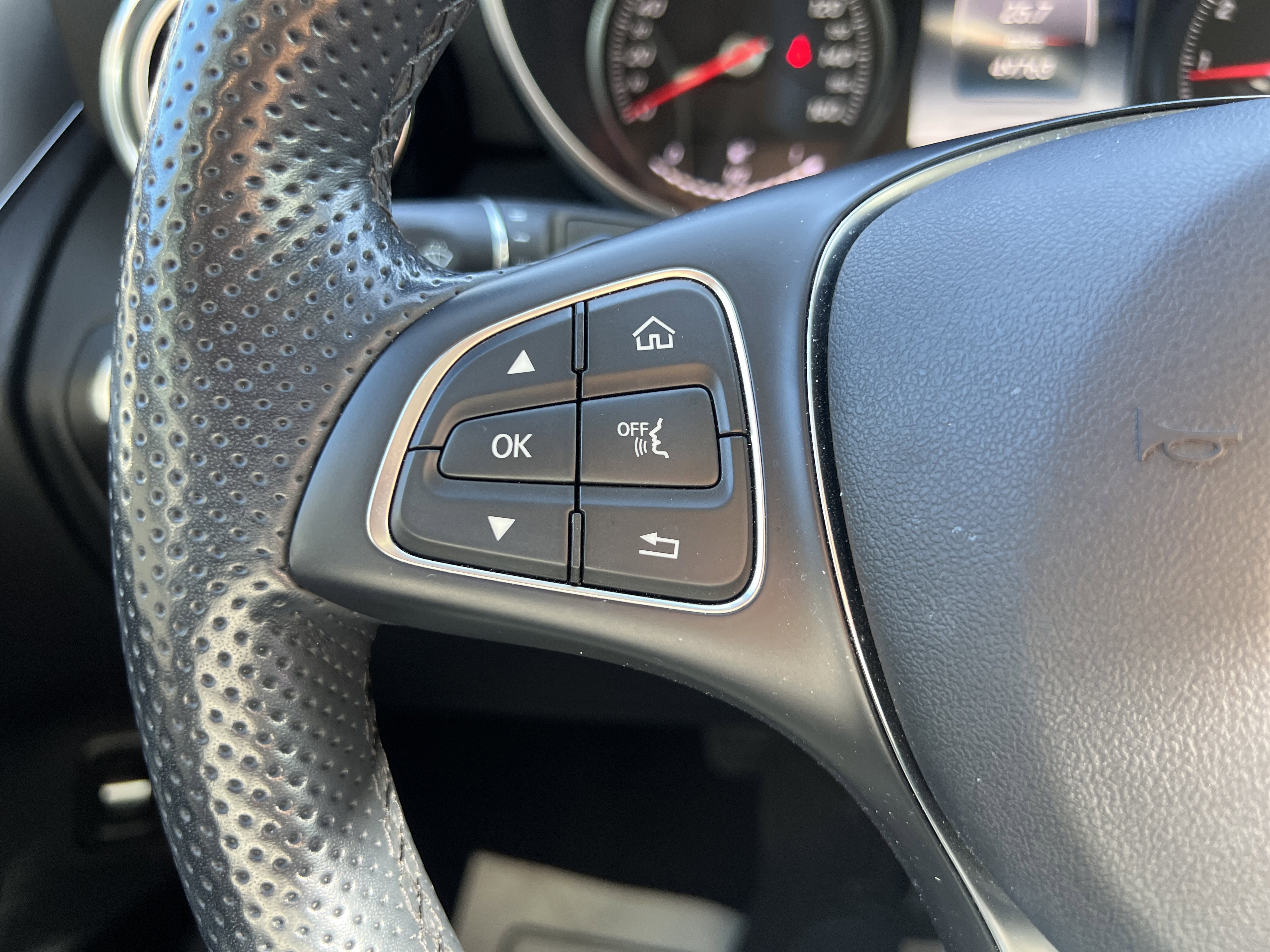 Used 2019 Mercedes-Benz GLC 300 4MATIC Coupe image 16