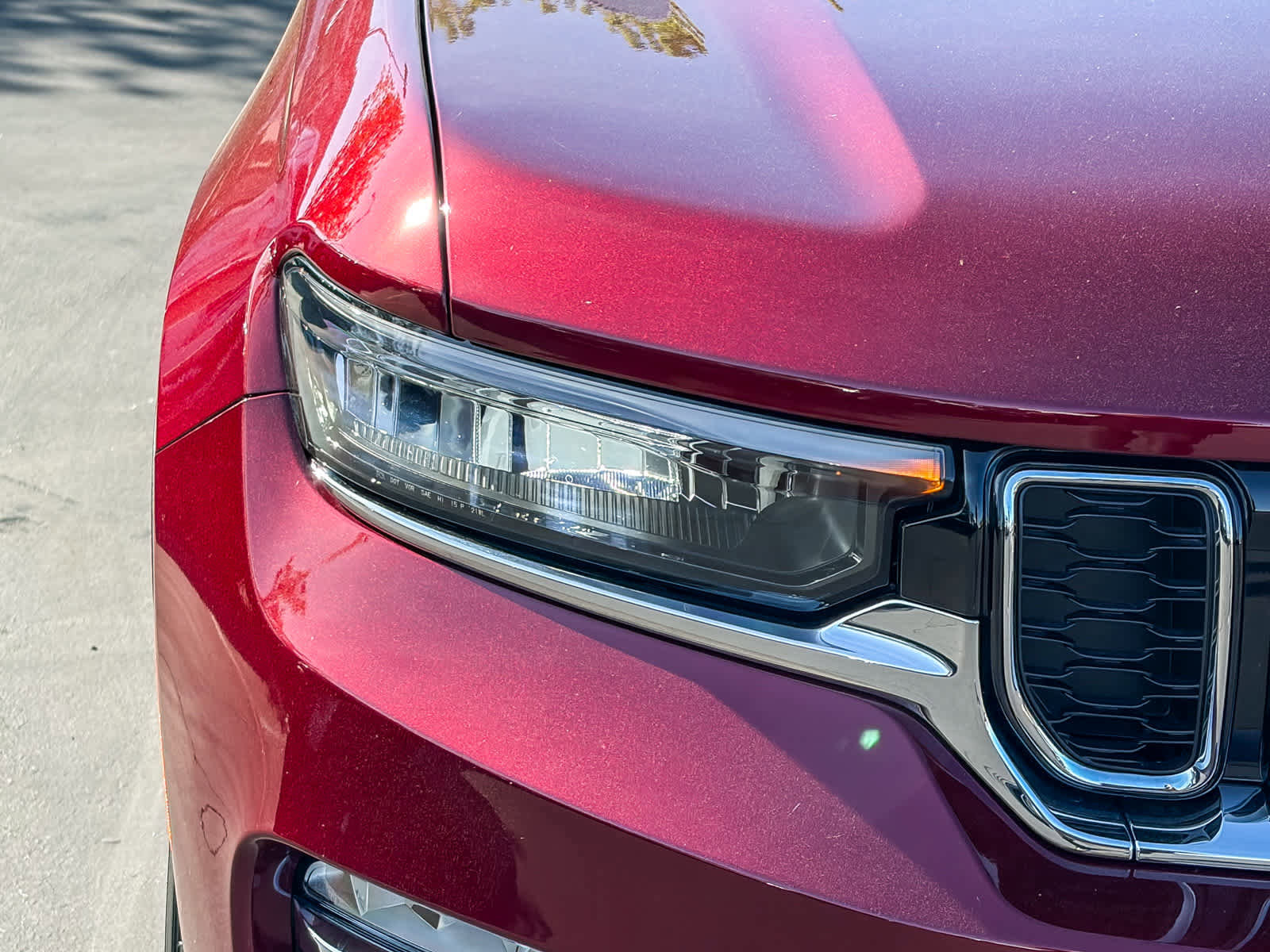 Used 2024 Jeep Grand Cherokee Limited w/ Luxury Tech Group II image 7