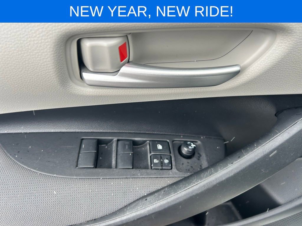 Used 2020 Toyota Corolla LE image 12