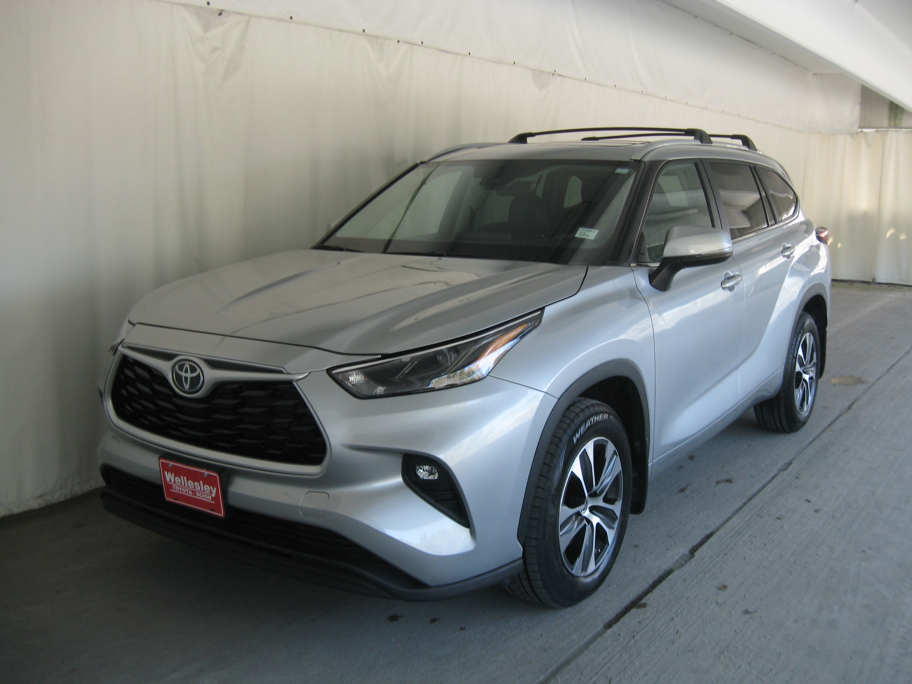 Used 2023 Toyota Highlander XLE image 24