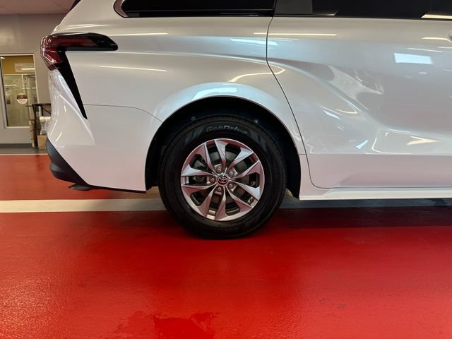 Certified 2025 Toyota Sienna XLE AWD/4WD image 28