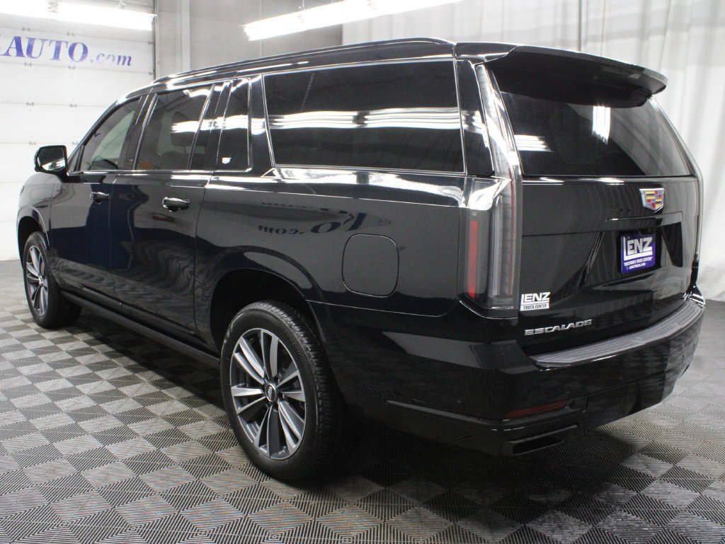 Used 2026 Cadillac Escalade ESV Sport AWD/4WD image 7