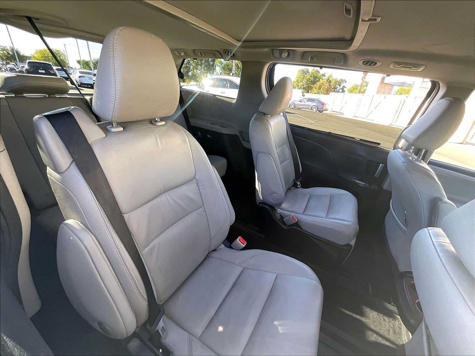 Used 2016 Toyota Sienna Limited FWD image 29