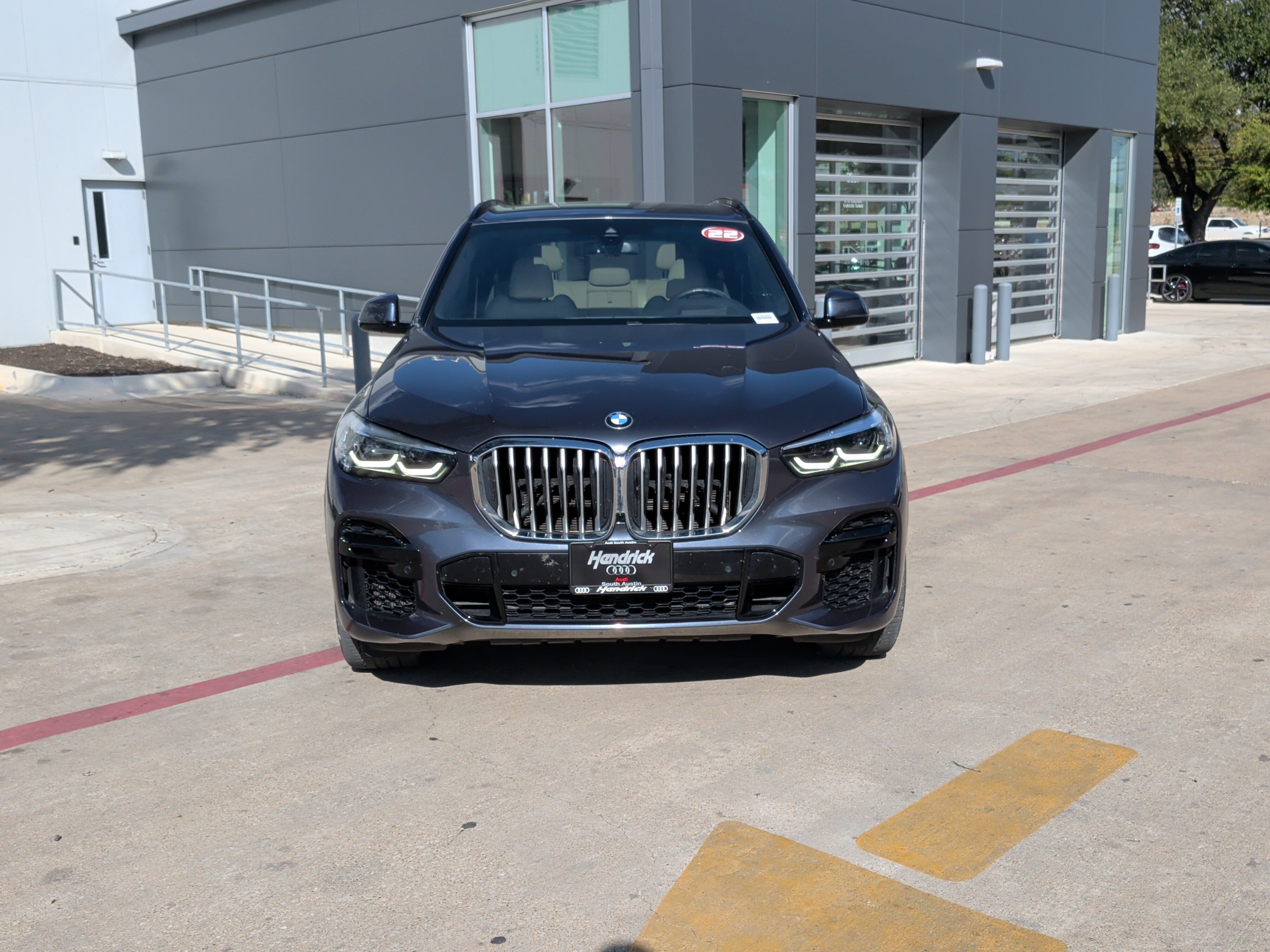 Used 2022 BMW X5 sDrive40i w/ M Sport Package RWD image 3