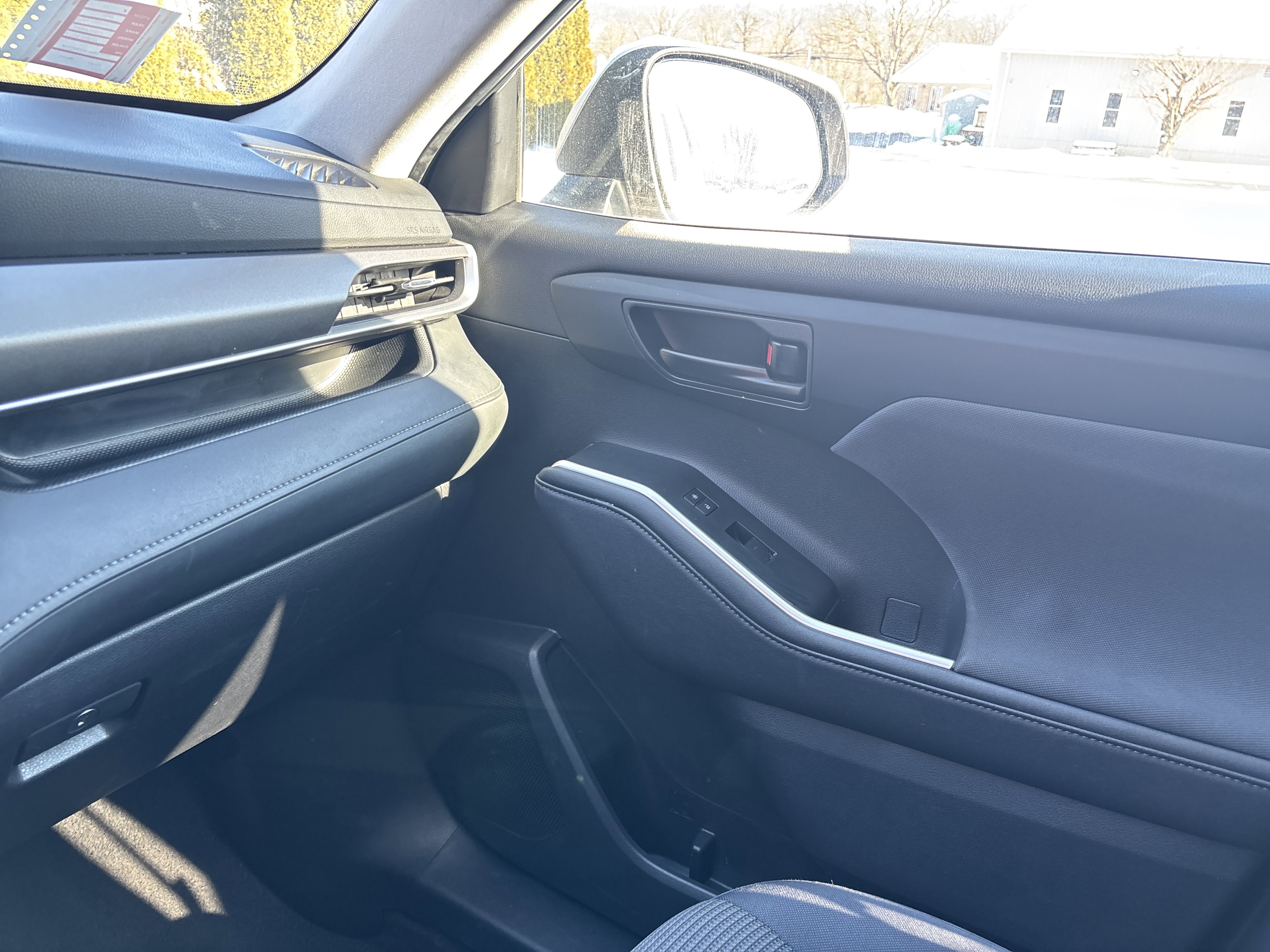 Used 2024 Toyota Highlander LE image 24