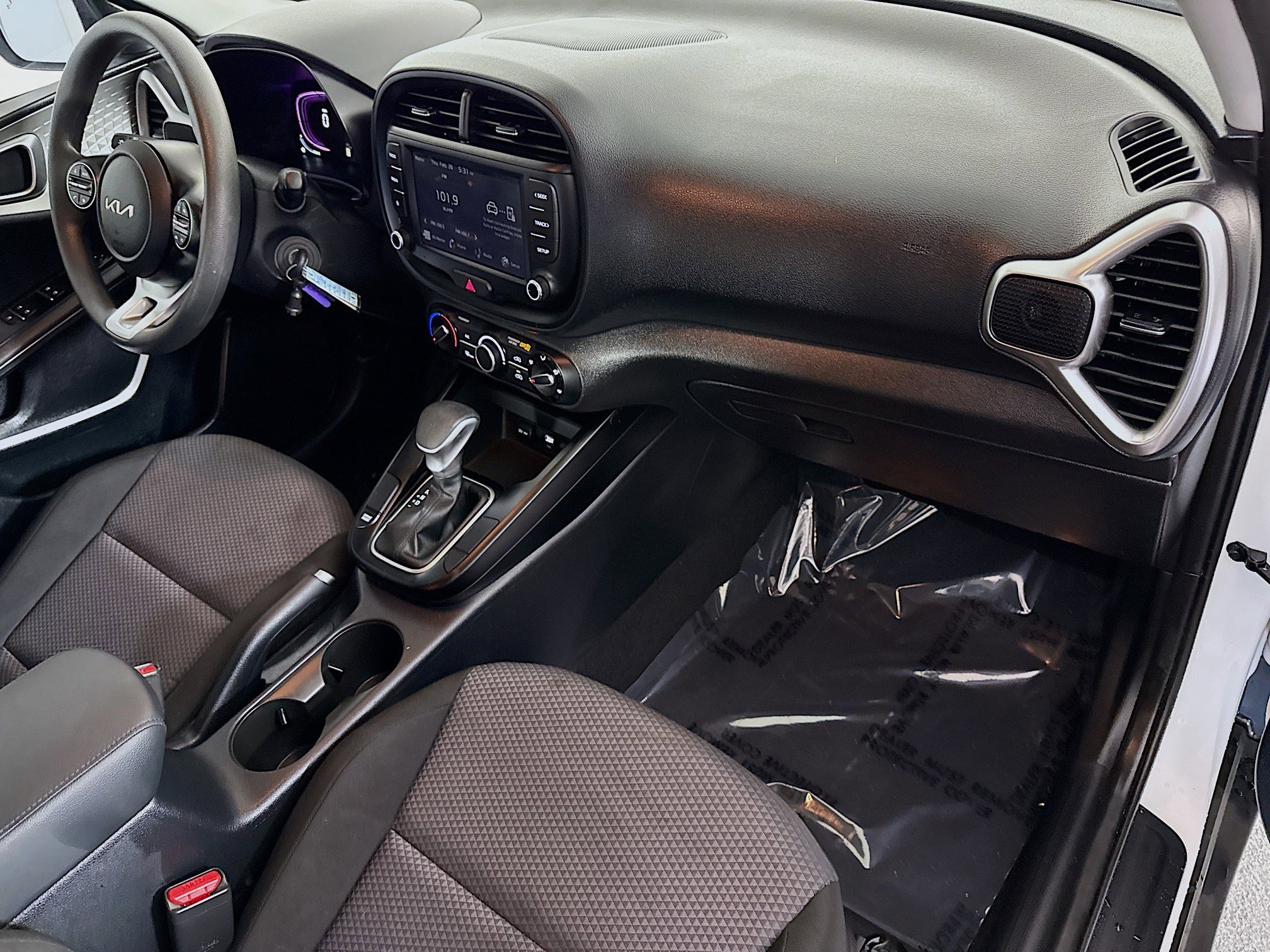 Used 2025 Kia Soul LX w/ LX Technology Package FWD image 29