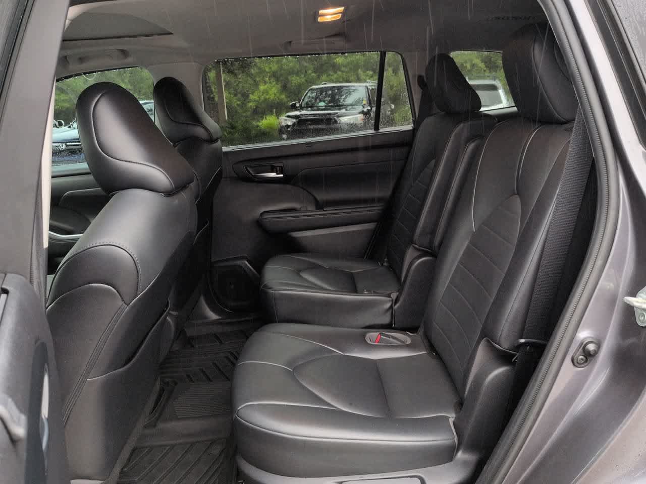 Certified 2021 Toyota Highlander XLE AWD/4WD image 14