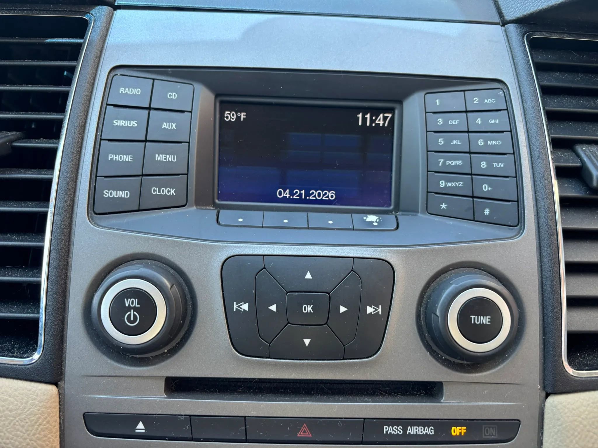 Used 2016 Ford Taurus SE FWD image 23