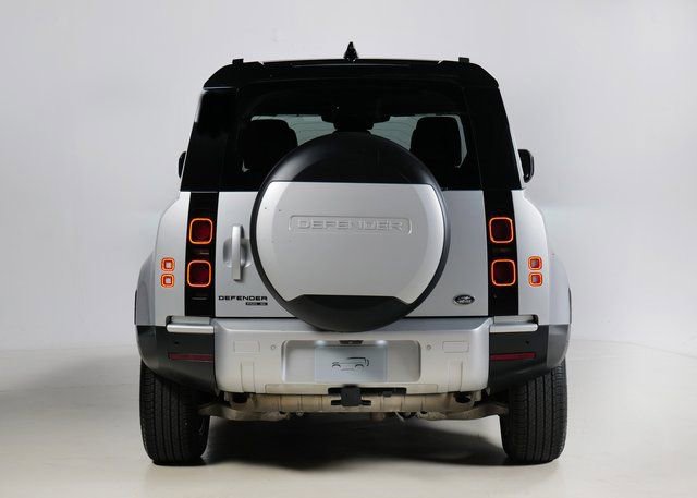 Used 2020 Land Rover Defender 110 SE image 7