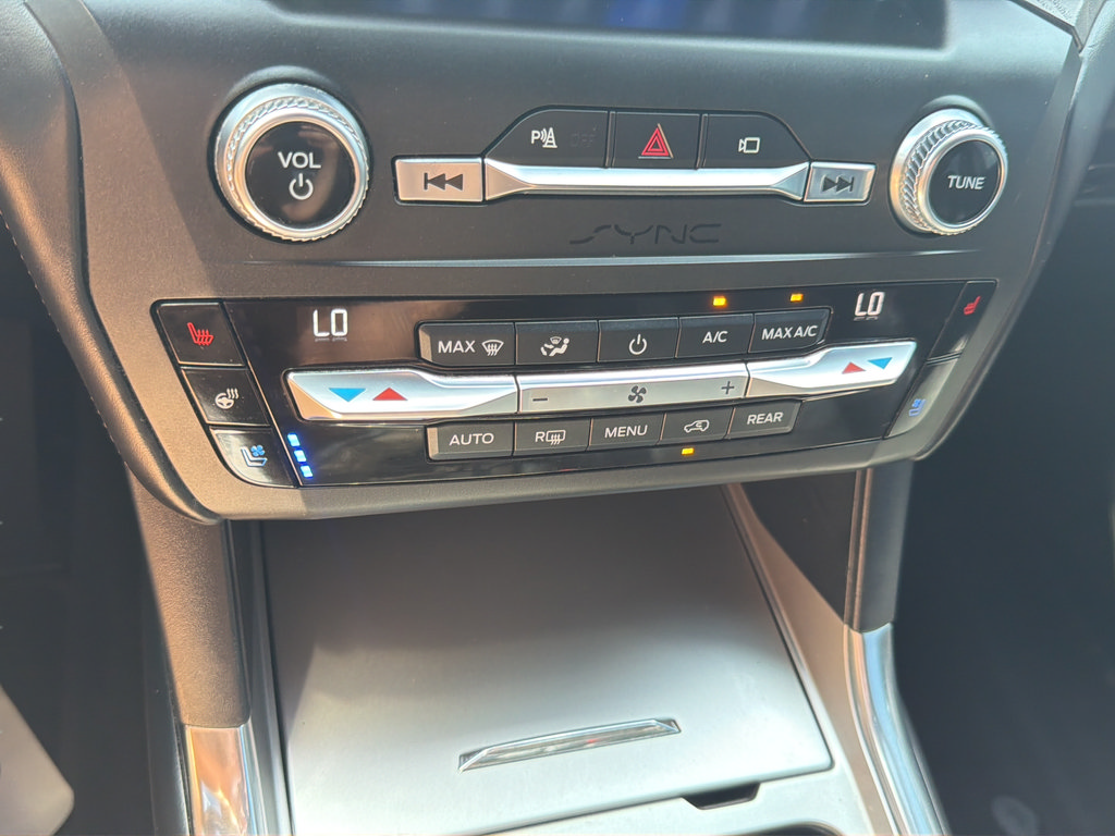 Used 2020 Ford Explorer Platinum w/ Premium Technology Package AWD/4WD image 26