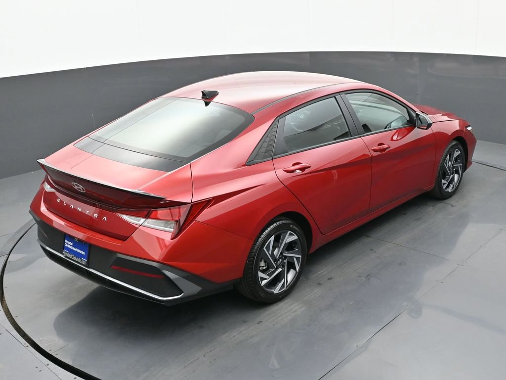 Certified 2025 Hyundai Elantra Sport image 35