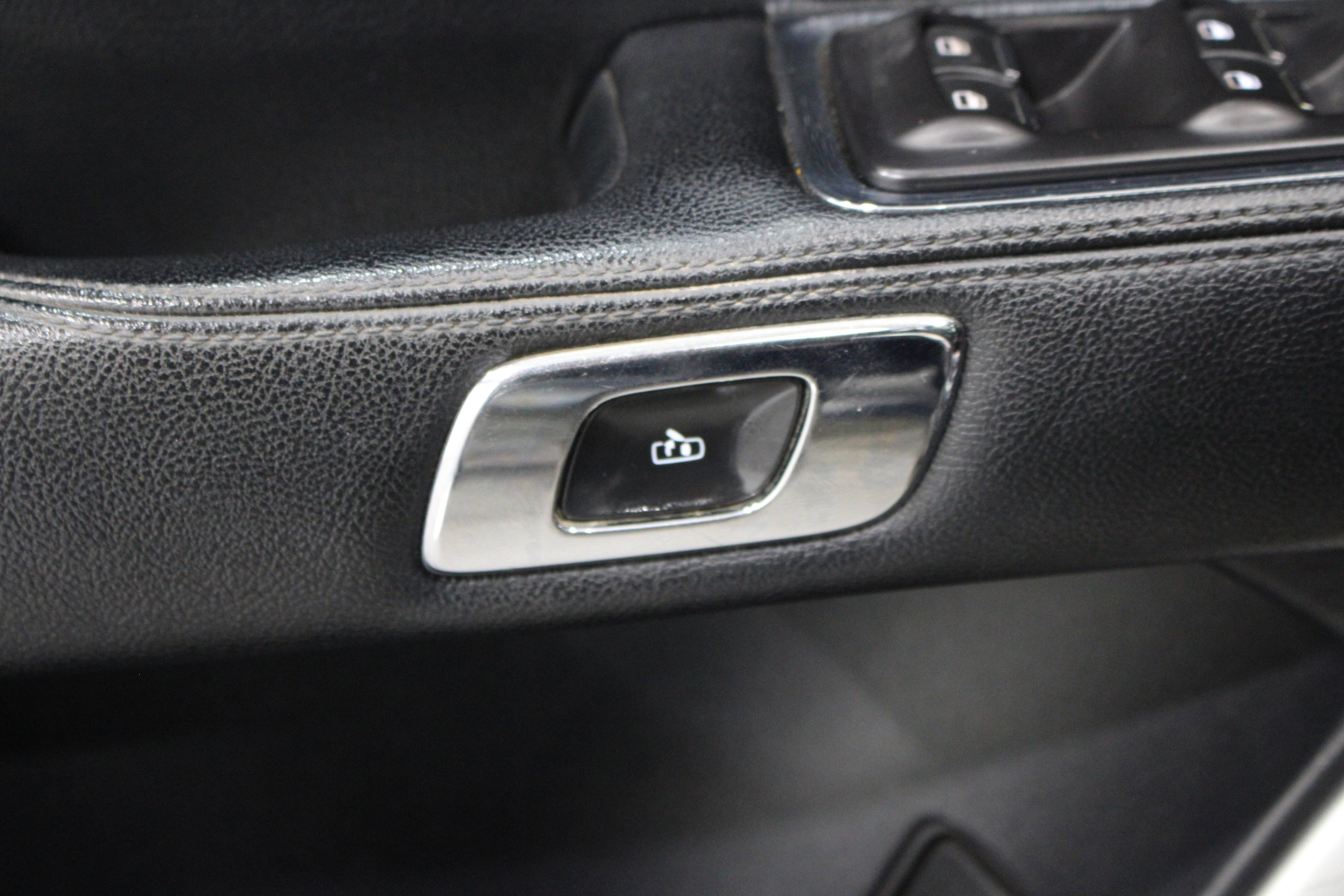 Used 2019 Lincoln Continental Reserve w/ Rear Seat Package FWD image 7