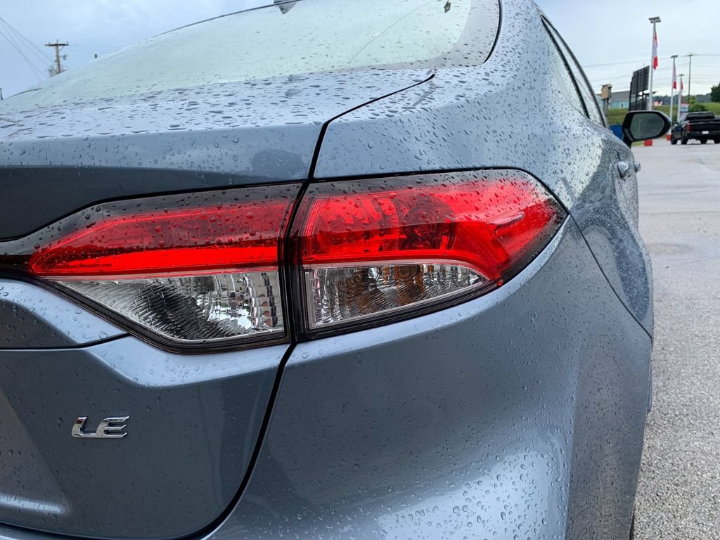 Used 2022 Toyota Corolla LE FWD image 32