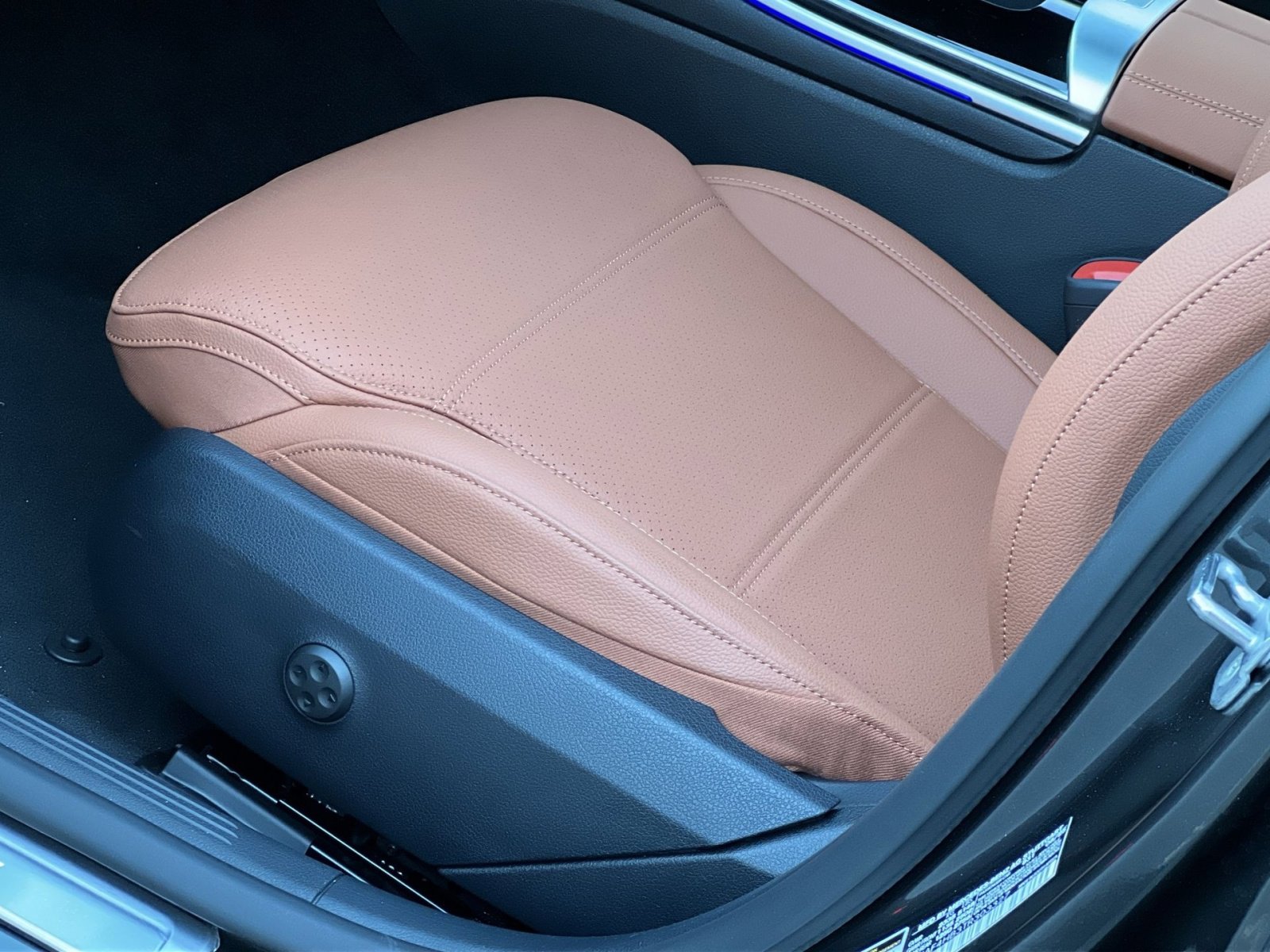 New 2026 Mercedes-Benz C 300 4MATIC Sedan image 12