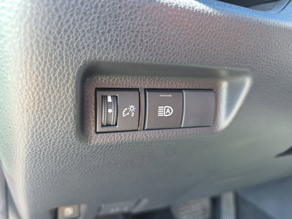 Used 2023 Toyota RAV4 SE image 37