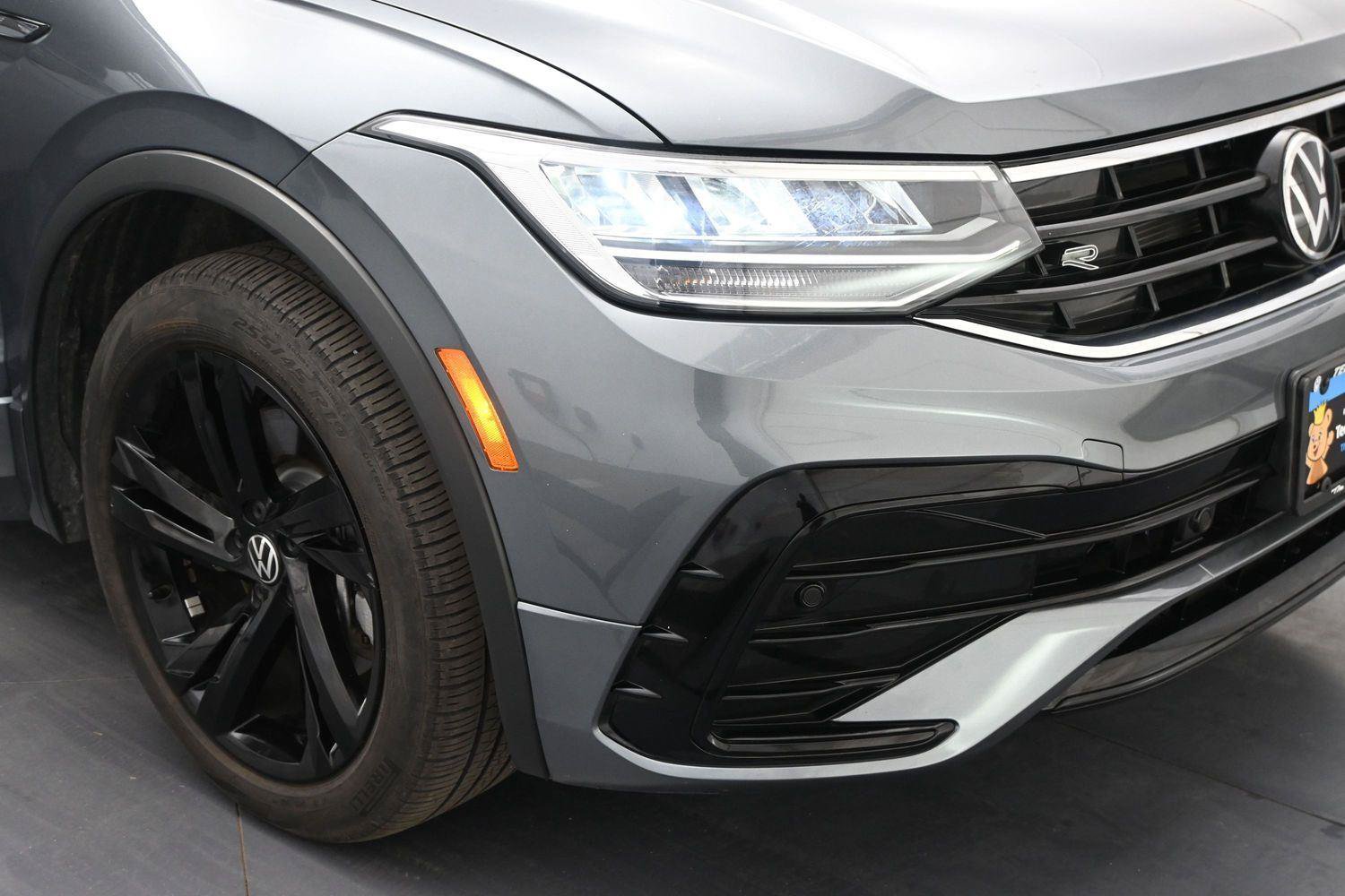 Certified 2023 Volkswagen Tiguan SE R-Line AWD/4WD image 14