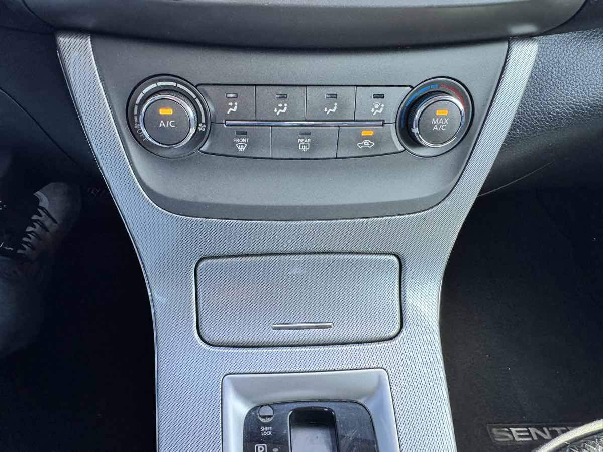 Used 2014 Nissan Sentra SR FWD image 44