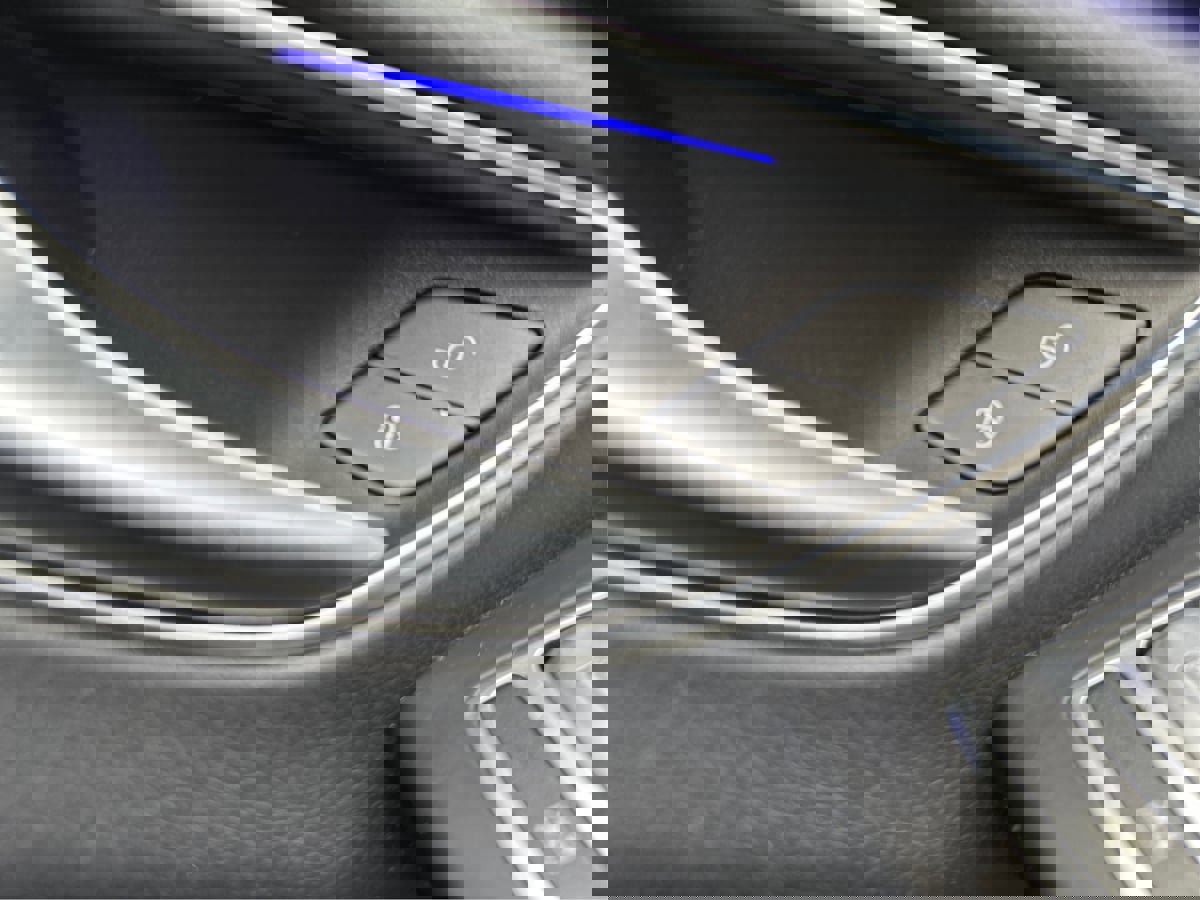 Used 2017 Mercedes-Benz S 550 4MATIC Sedan image 36