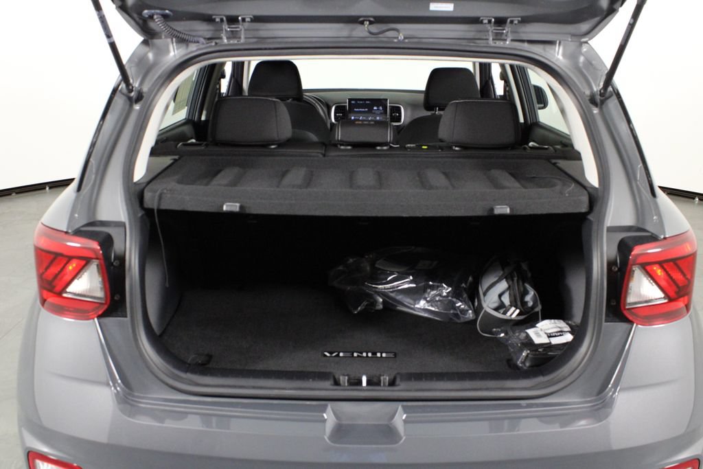 Used 2026 Hyundai Venue SEL FWD image 18