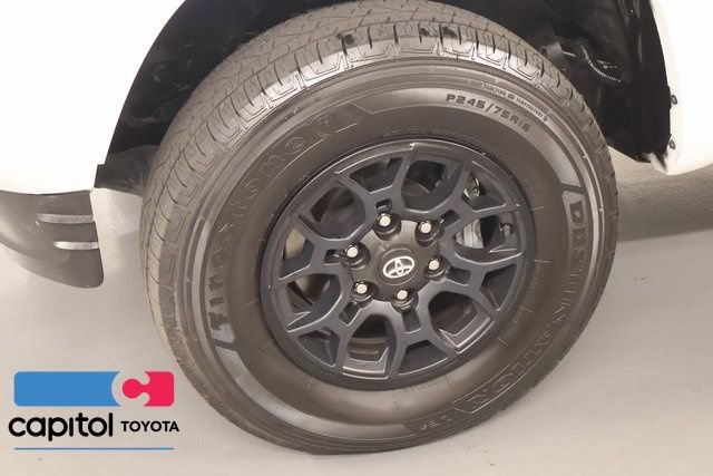 Certified 2022 Toyota Tacoma SR5 AWD/4WD image 8