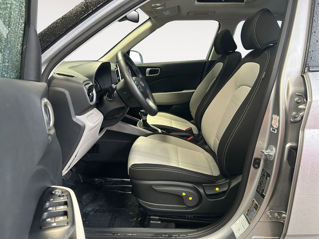 Certified 2025 Hyundai Venue SEL image 15