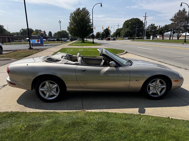 Used 1998 Jaguar XK8 Convertible image 4
