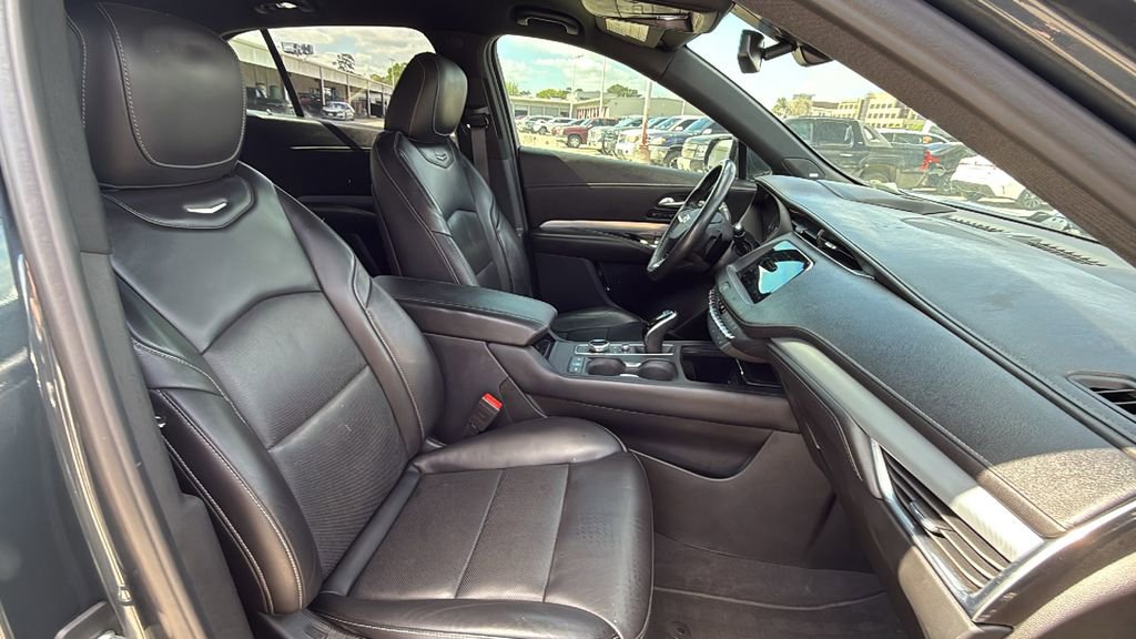 Used 2021 Cadillac XT4 Premium Luxury image 31