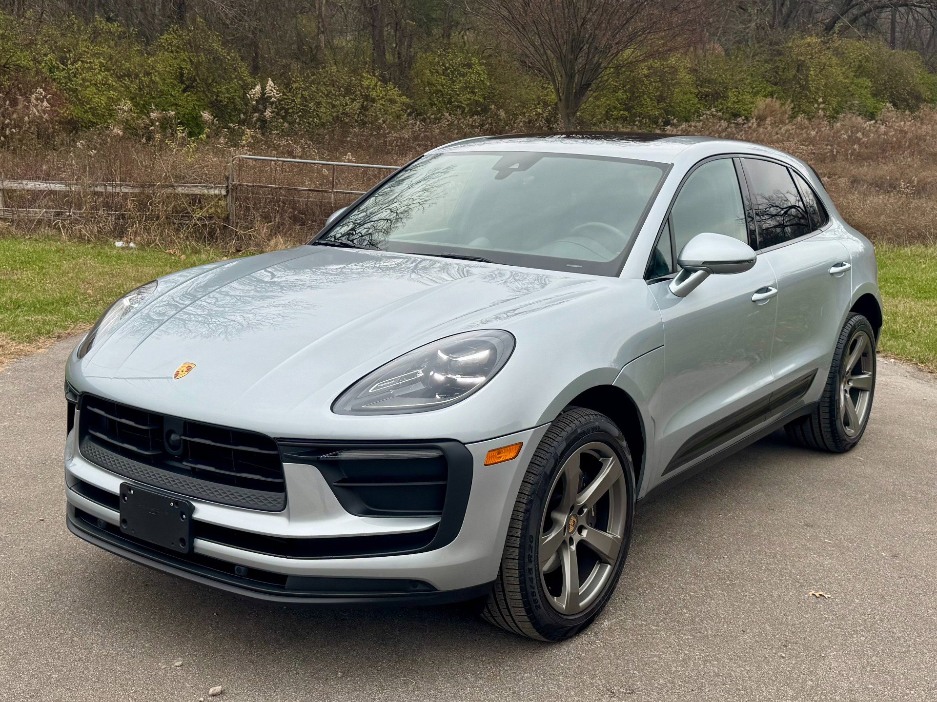 Used 2024 Porsche Macan image 2