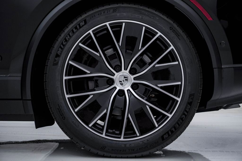 New 2026 Porsche Macan 4 Electric AWD/4WD image 13